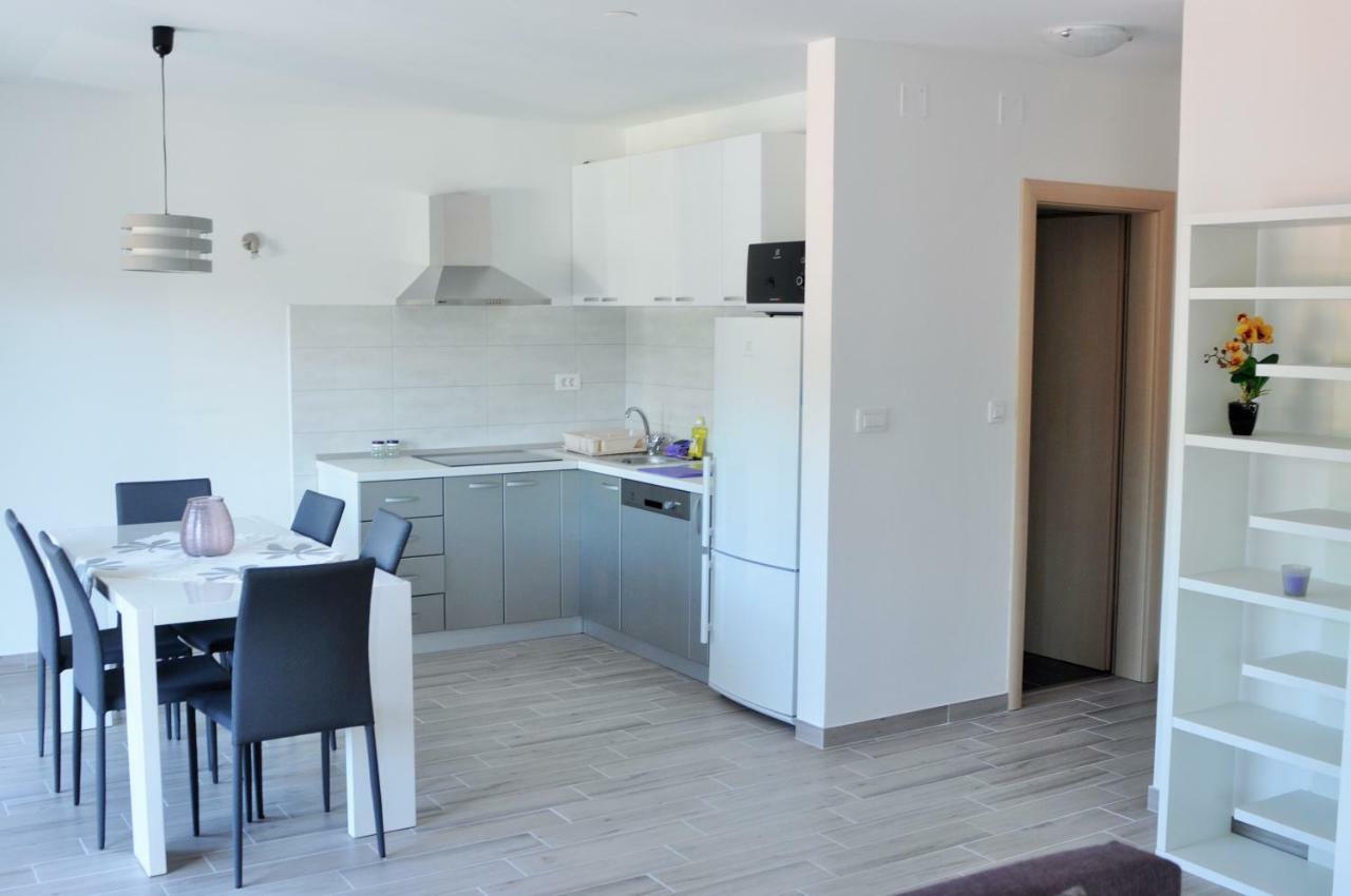 Apartments Zora Rogoznica  Buitenkant foto